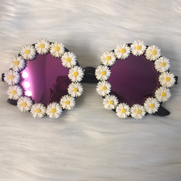 Accessories - Round Daisy Sunglasses